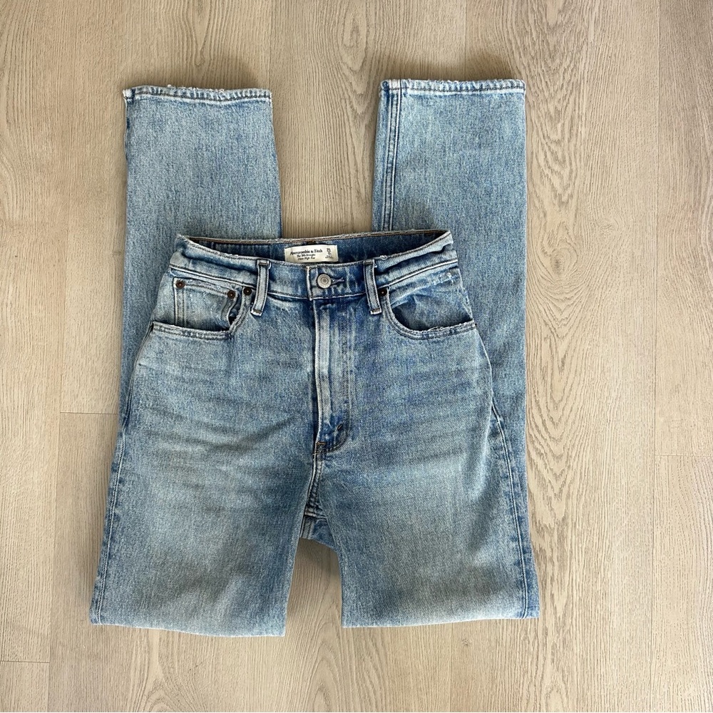 Abercrombie and Fitch The 90’s Straight Ultra High Rise Jean